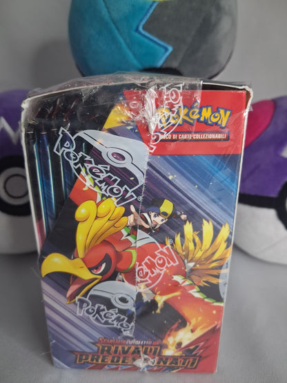 Ewige Rivalen Half Display 18 Booster / Rivali Predestinati (ITA) - 2025 - Sealed (beschädigt)